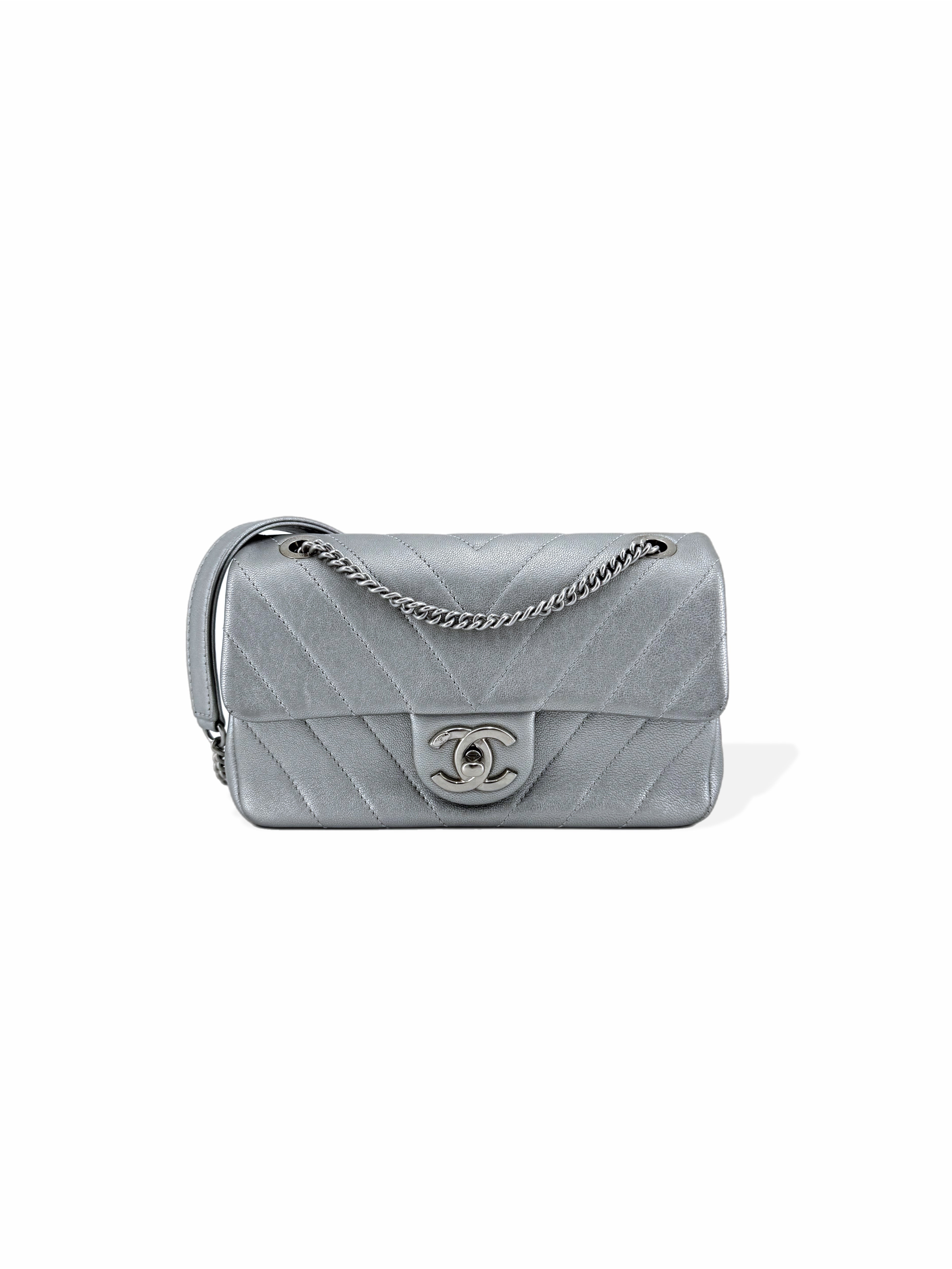 Pre-Owned Chanel Silver Metallic Chevron Mini Rectangle Classic Flap Bag