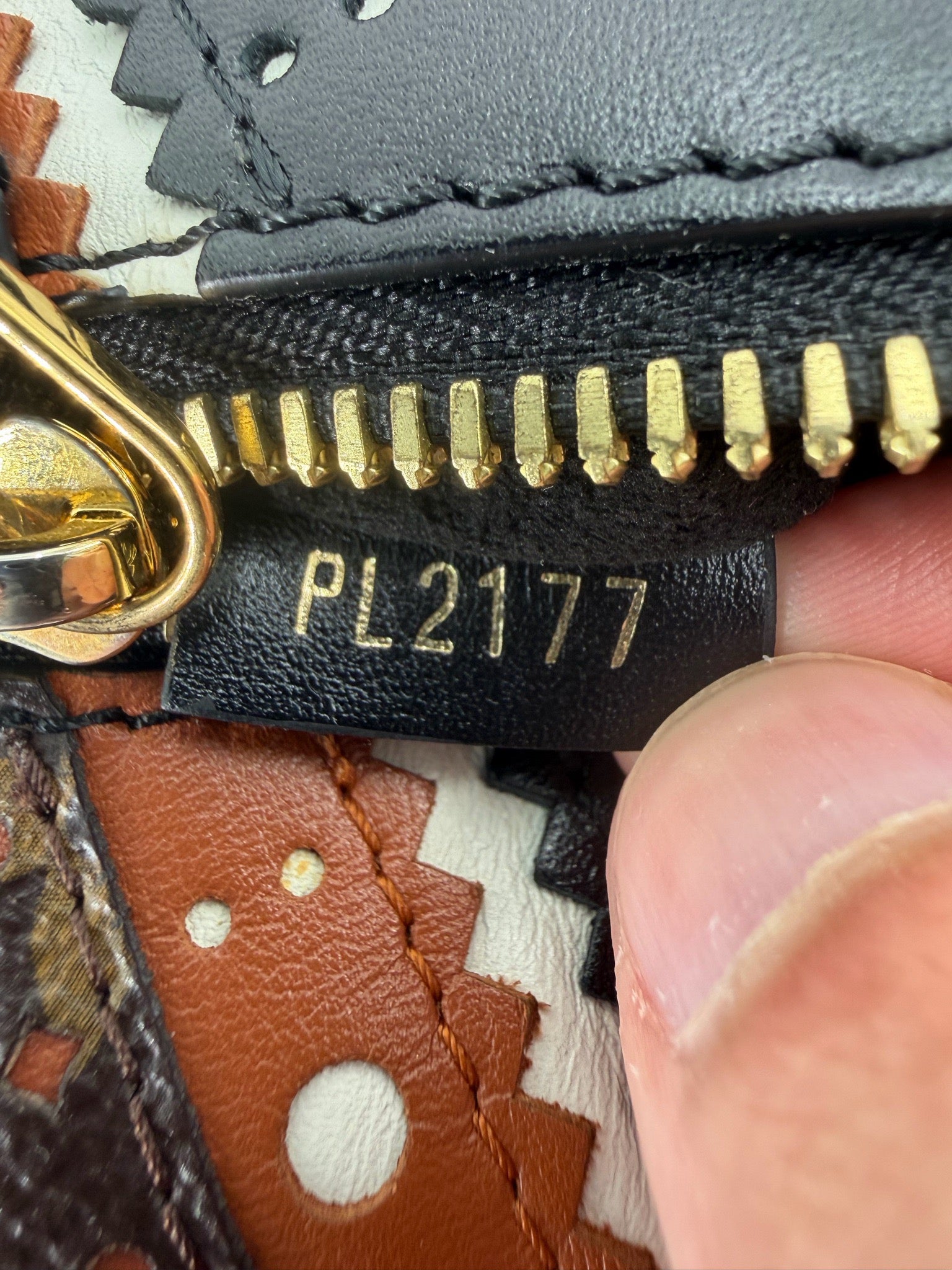 Pre-Owned Louis Vuitton Pochette Métis Limited Edition Brogue