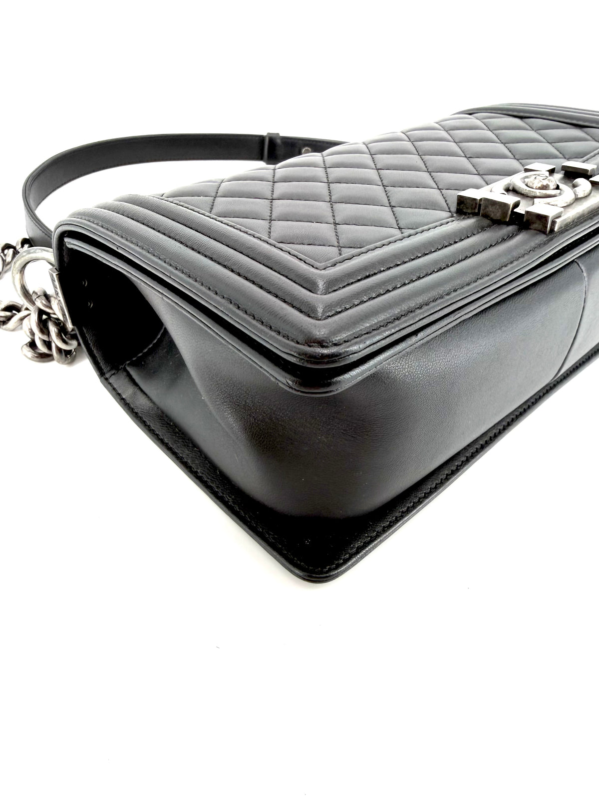 Pre-owned Chanel Medium Boy Quilted Lambskin Ruthenium Hardware Bag