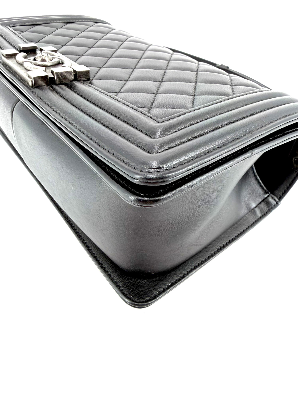 Pre-owned Chanel Medium Boy Quilted Lambskin Ruthenium Hardware Bag