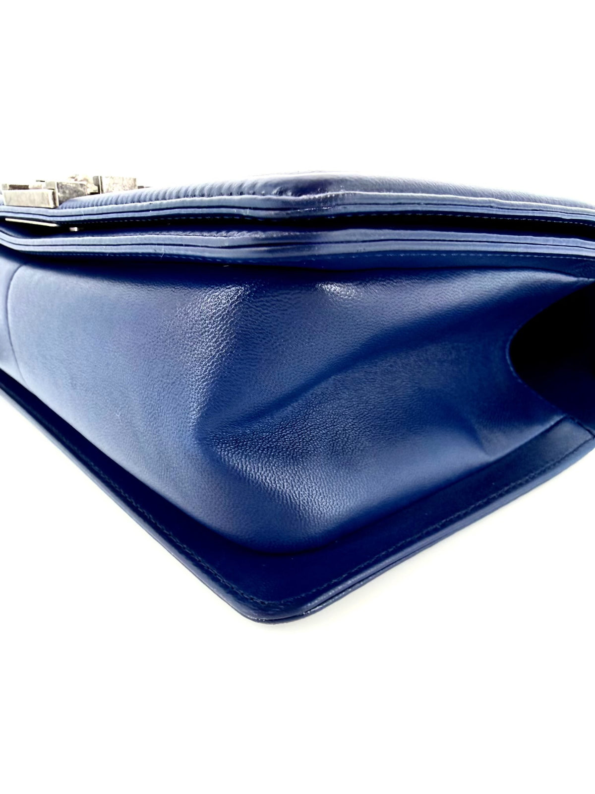 Pre-Owned Chanel Boy Medium Blue Quilted Leather Bag Ruthenium Hardware