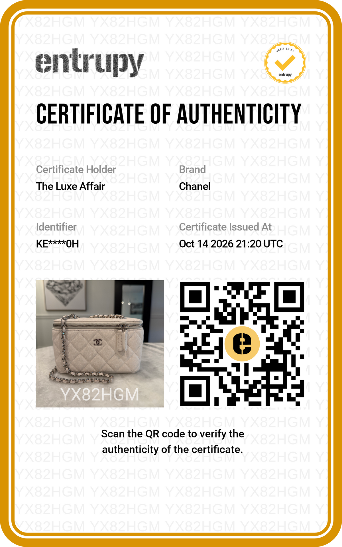 Pre-Owned Chanel Vanity Case with Mirror White Quilted Caviar Leather Silver Hardware