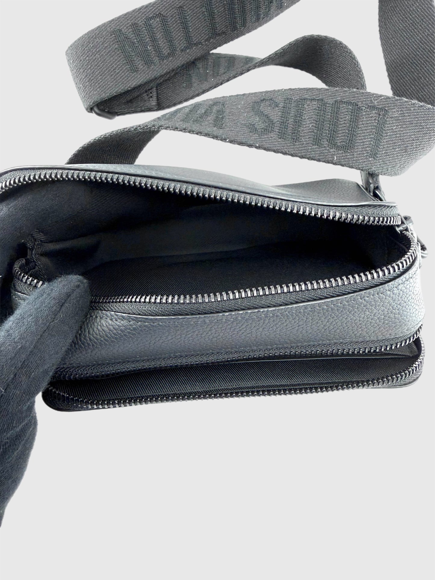 Louis Vuitton Alpha Wearable Black Leather Wallet with Crossbody Strap