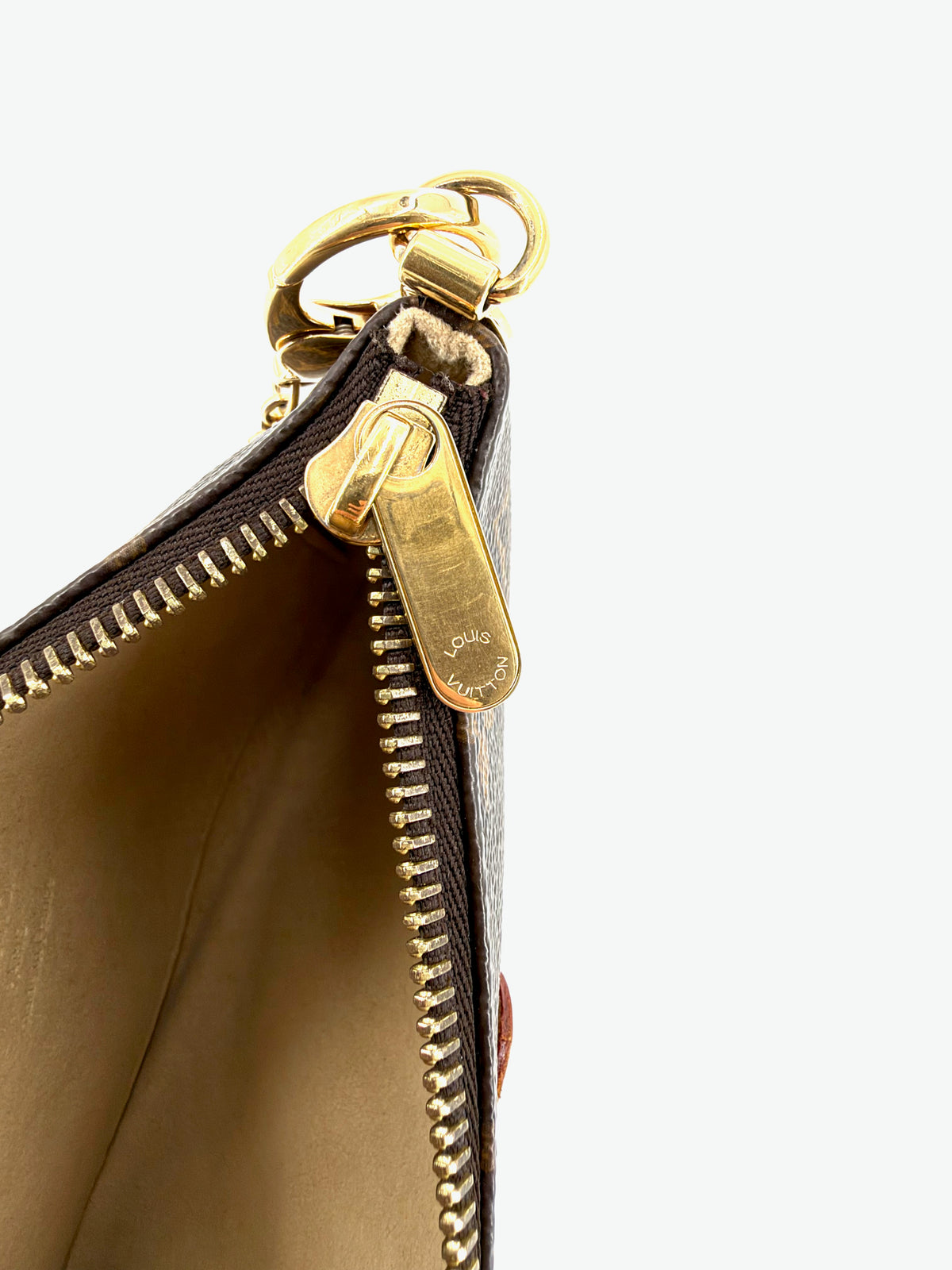 Pre-Owned Louis Vuitton Milla MM Clutch Monogram Canvas Shoulder Bag