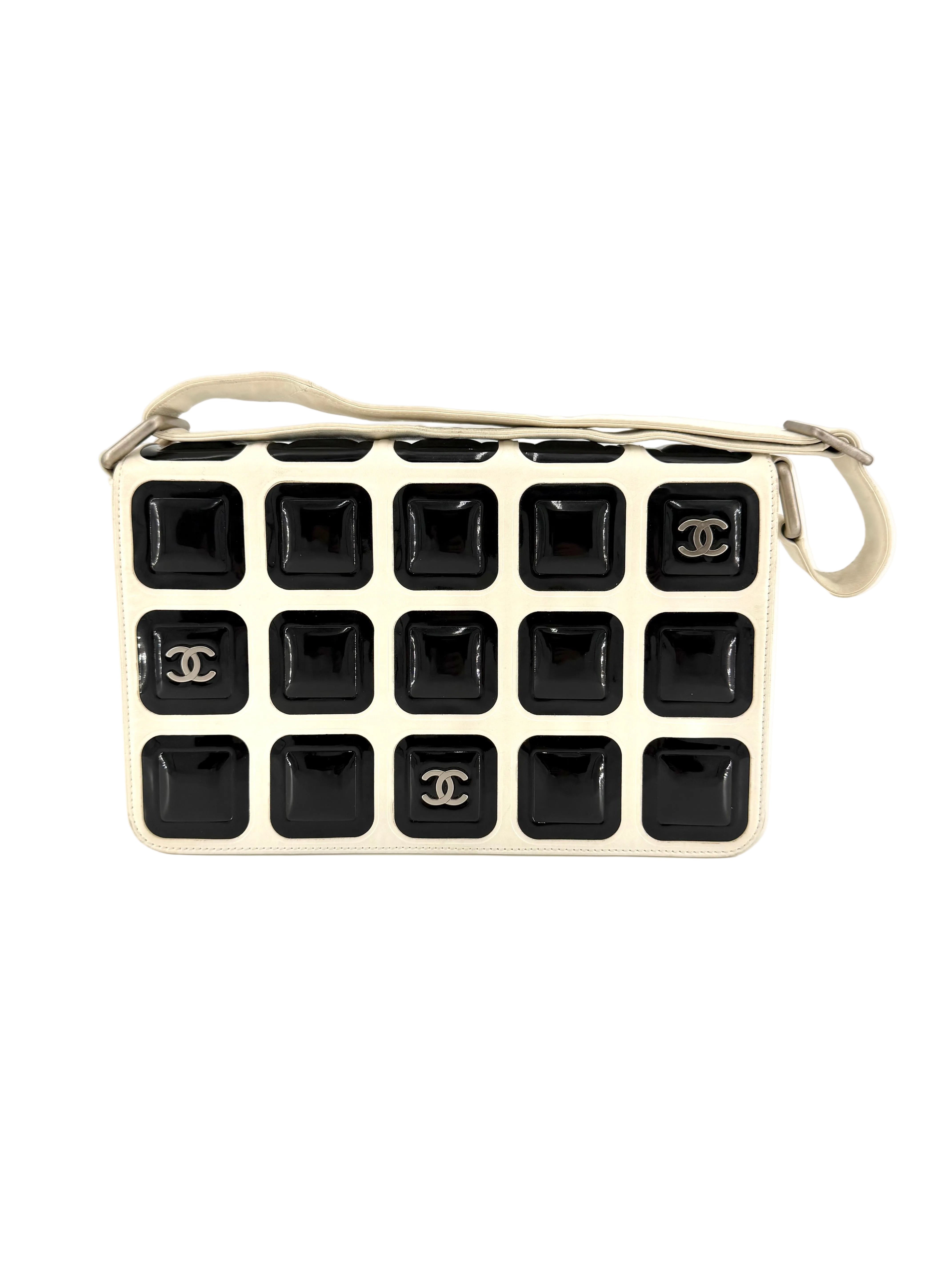 Pre-Owned Chanel East West Chocolate Bar Shoulder Bag