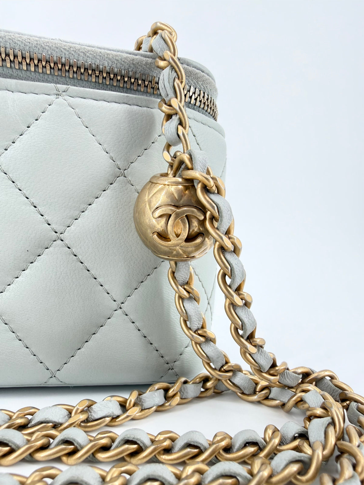 Pre-Owned Chanel Vanity Pearl Crush (Adjustable Chain) Lambskin with Mirror