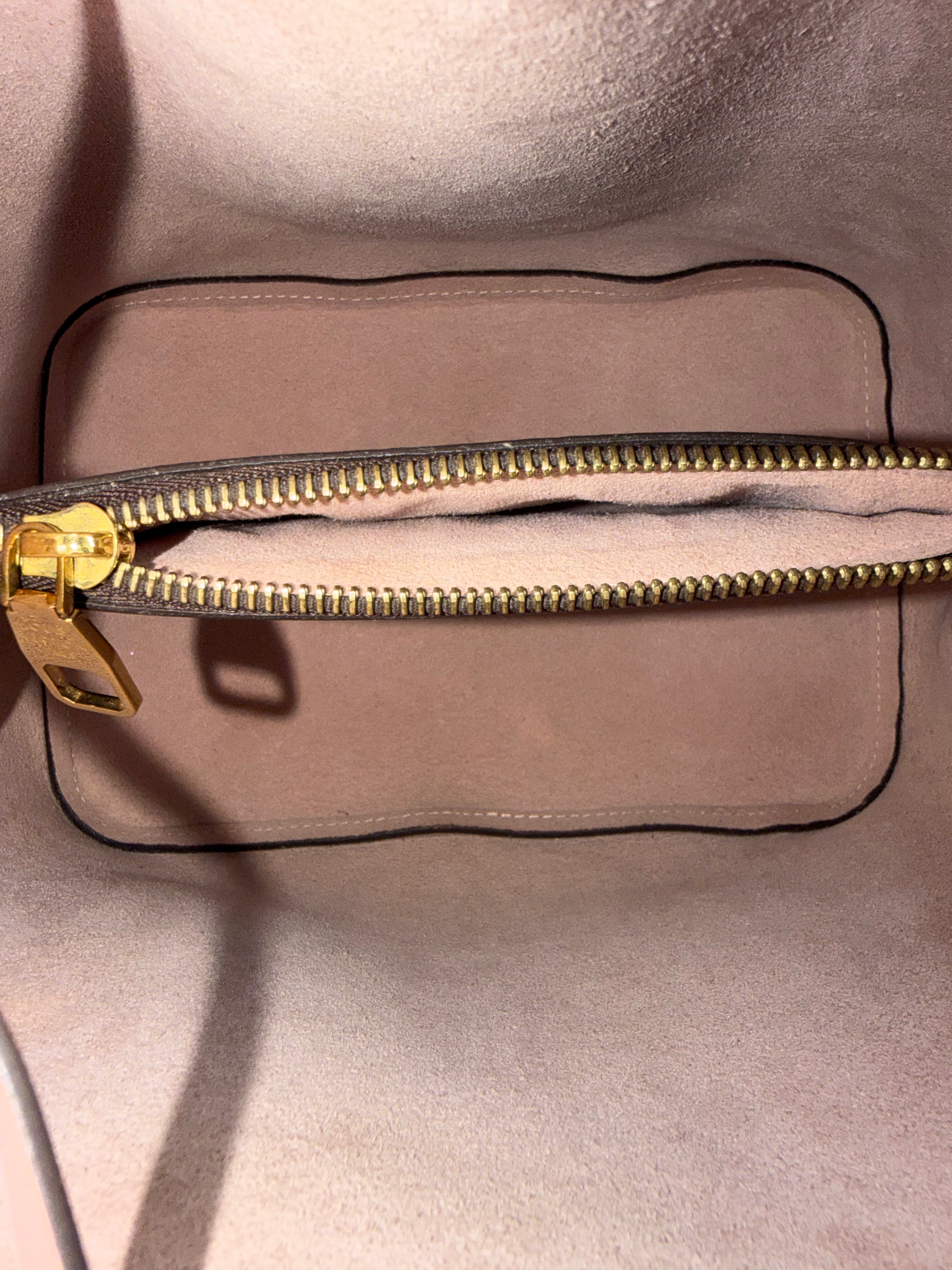Pre-Owned Louis Vuitton NéoNoé MM Monogram Rose Poudré Pink Bucket Crossbody Bag