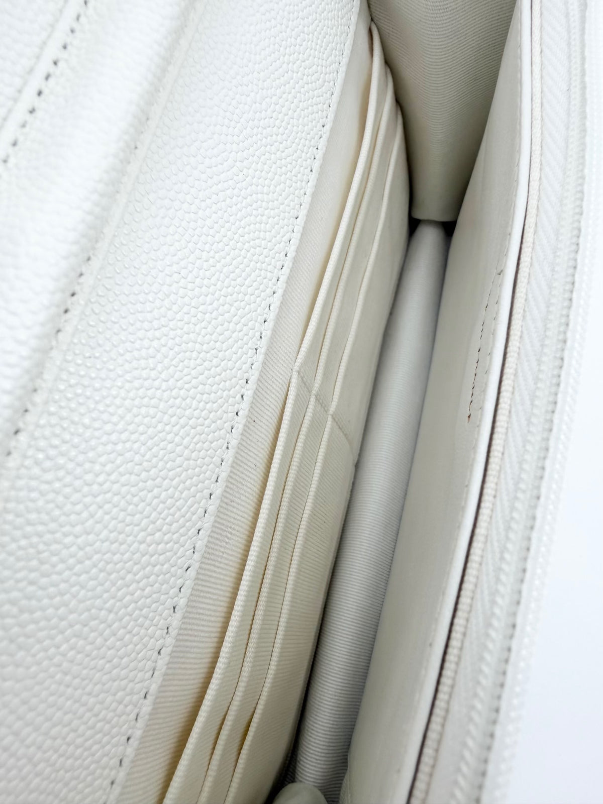 Pre-Owned Chanel Classic Wallet on Chain (WOC) White Quilted Caviar Leather Gold Hardware