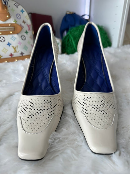 Burberry Women's Ivory Chisel Pump - Size 7.5 US | 37.5 EU