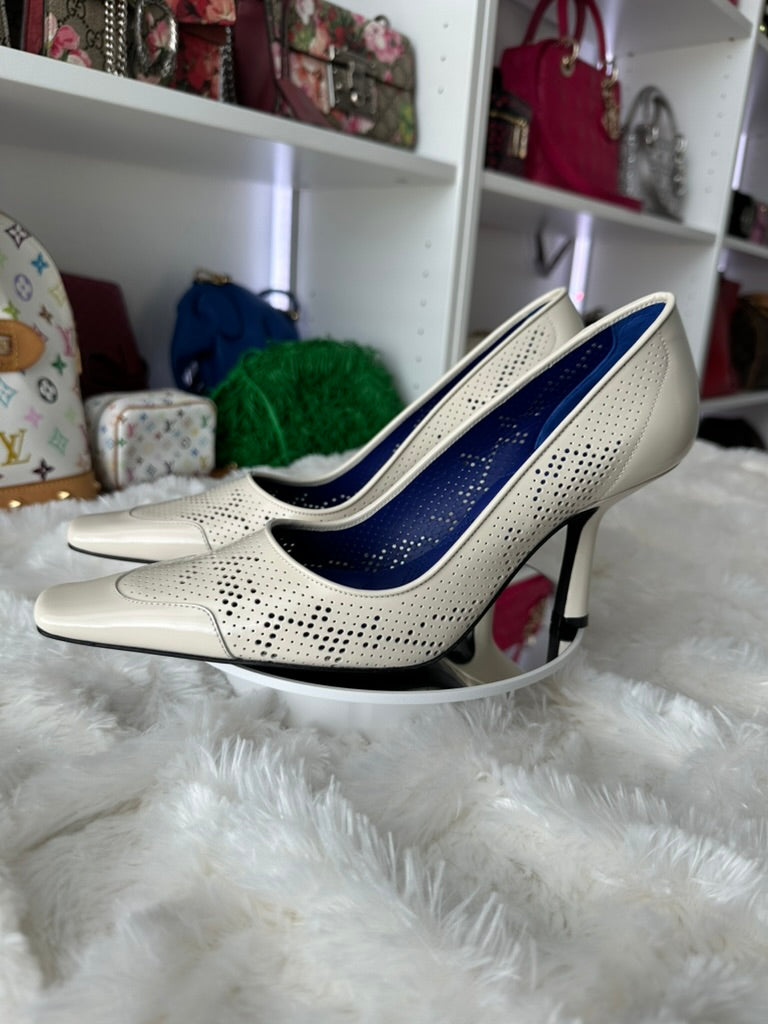 Burberry Women's Ivory Chisel Pump - Size 7.5 US | 37.5 EU