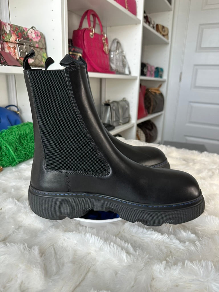 Burberry Men's Size 12.5 US | 45.5 EU Black Creeper Leather Chelsea Boots with Blue Sole