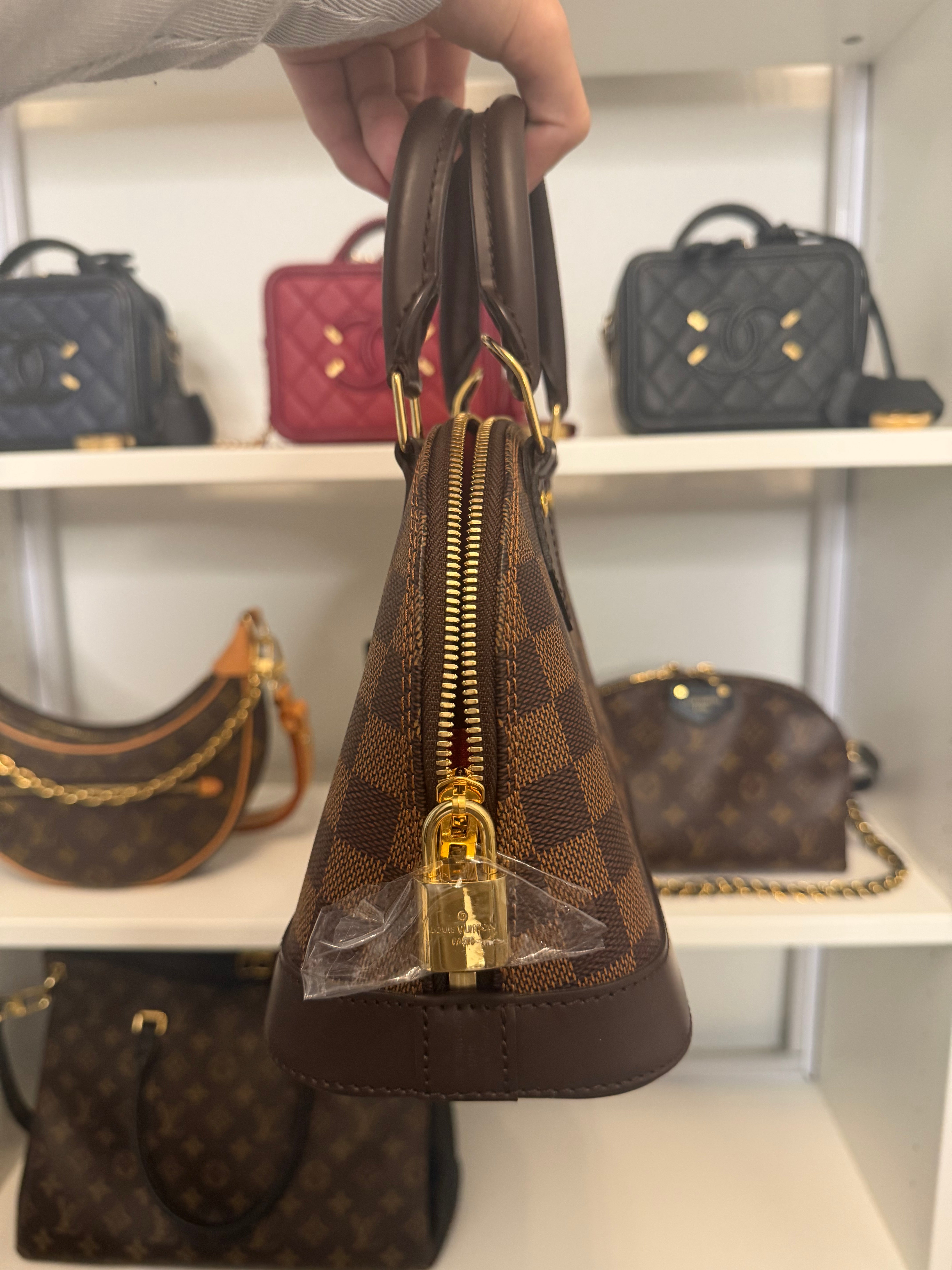Pre-Owned Louis Vuitton Alma BB Damier Ebene with Crossbody Strap