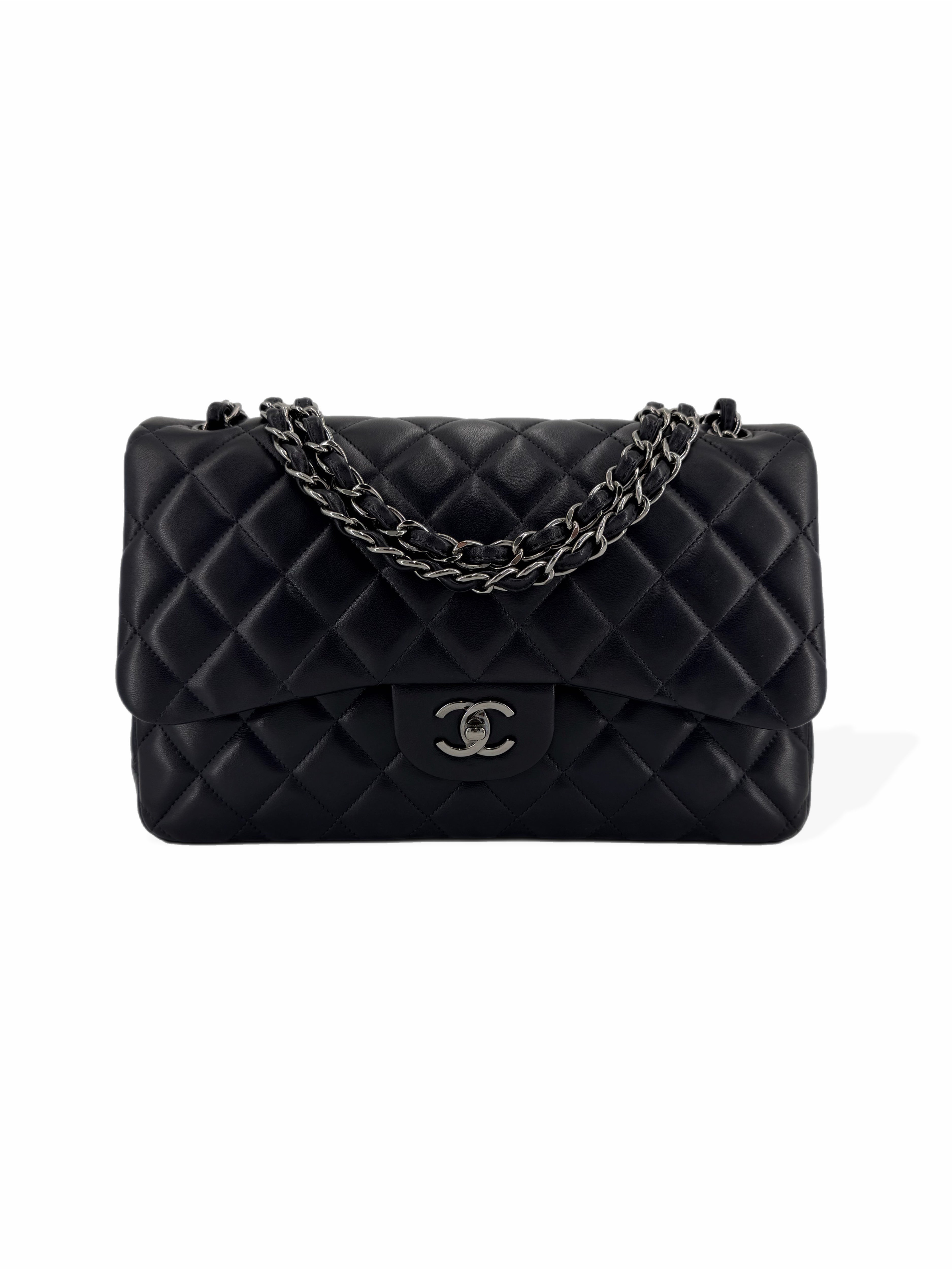 Pre-Owned Chanel Jumbo Double Flap on Quilted Lambskin with Gunmetal Hardware