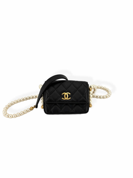 Pre-Owned Chanel About Pearls Quilted Leather Crossbody Card Holder