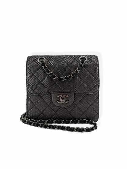 Pre-Owned Chanel Silver Metallic Snakeskin Flap Crossbody Bag