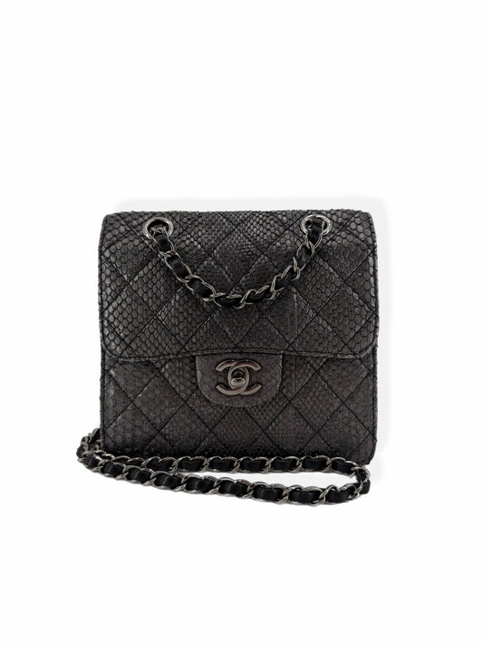 Pre-Owned Chanel Silver Metallic Snakeskin Flap Crossbody Bag