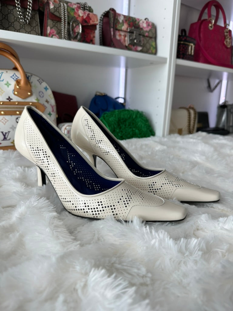 Burberry Women's Ivory Chisel Pump - Size 7.5 US | 37.5 EU