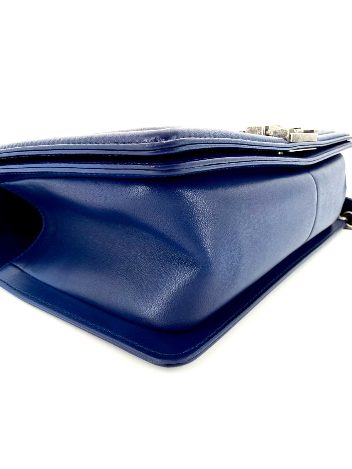 Pre-Owned Chanel Boy Medium Blue Quilted Leather Bag Ruthenium Hardware