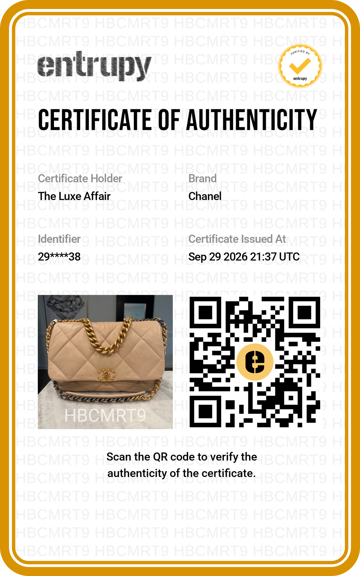 Pre-Owned Chanel 19 Maxi Beige Leather Mixed Metal Shoulder Bag