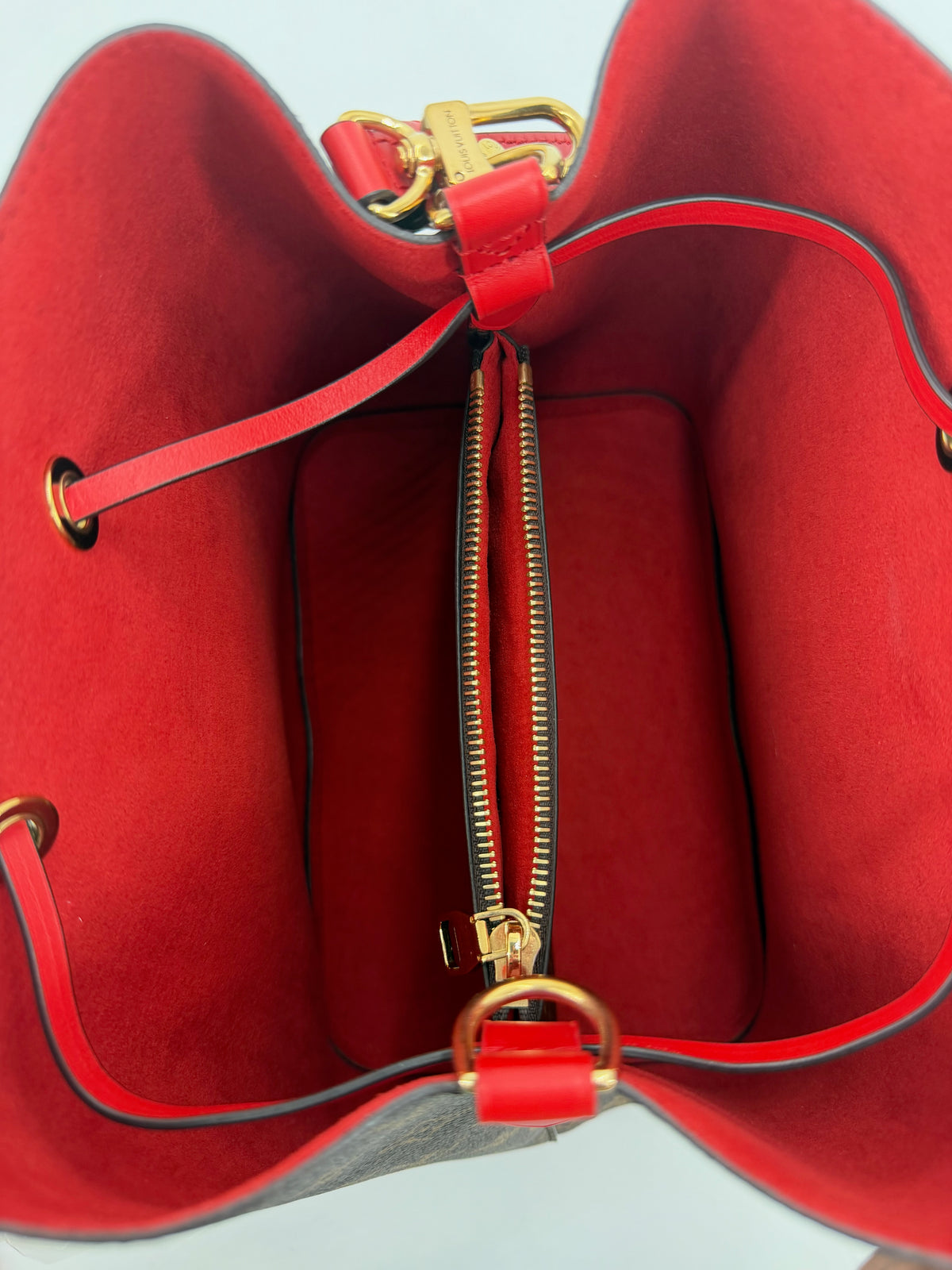 Pre-Owned Louis Vuitton Néonoé MM Monogram Canvas Bucket Bag Red Leather Trim