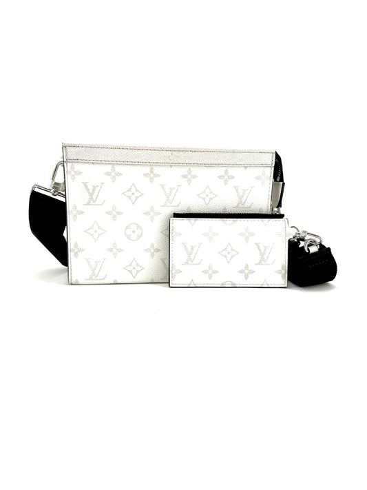 Pre-Owned Louis Vuitton Taiga Monogram Gaston Wearable Wallet