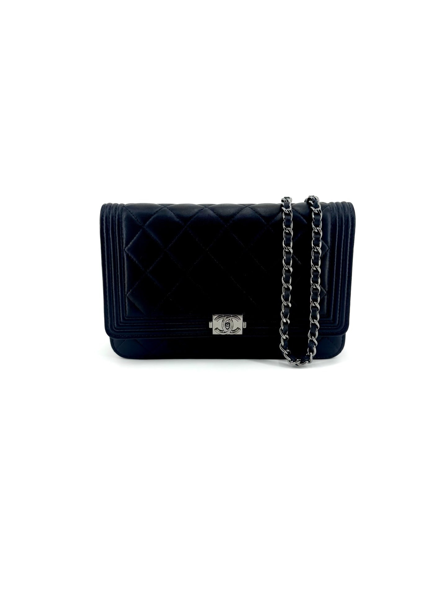 Pre-Owned Chanel Quilted Navy Lambskin Boy Wallet on Chain