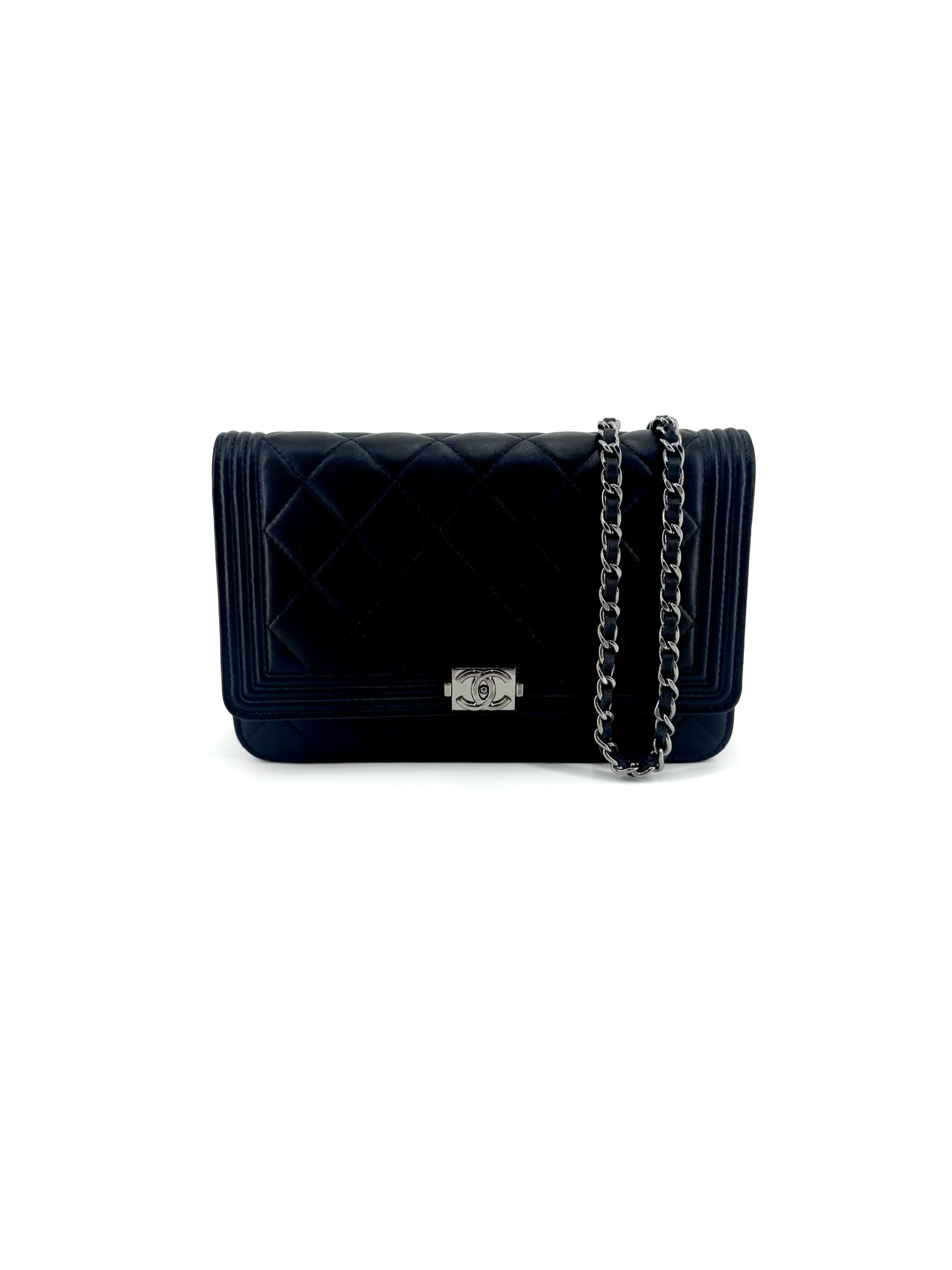 Pre-Owned Chanel Quilted Navy Lambskin Boy Wallet on Chain