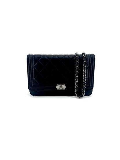 Pre-Owned Chanel Quilted Navy Lambskin Boy Wallet on Chain