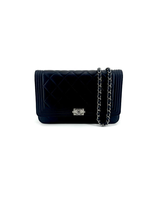 Pre-Owned Chanel Quilted Navy Lambskin Boy Wallet on Chain