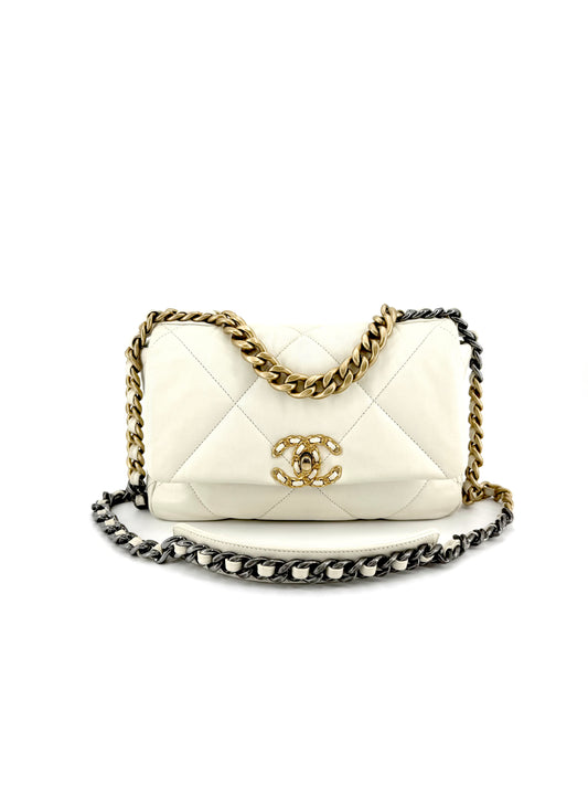Pre-Owned Chanel 19 Cream/Ivory Quilted Leather Crossbody Bag