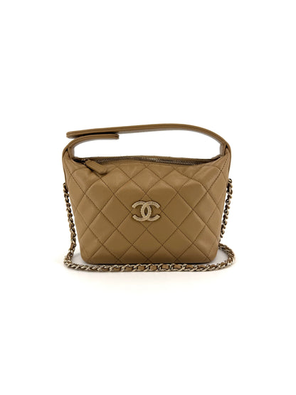 Pre-Owned Chanel Beige Quilted Caviar Leather Metiers D'Art Clutch with Chain