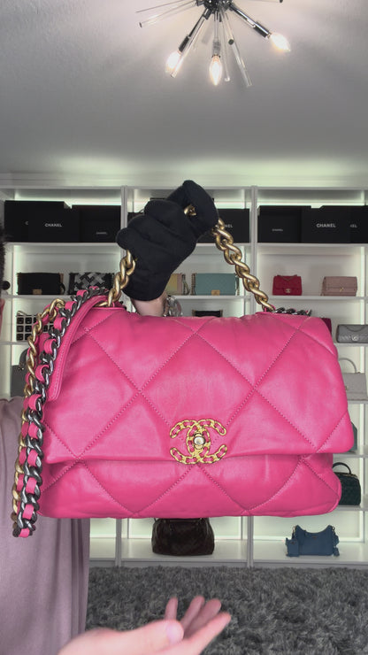 Pre-Owned Chanel 19 Quilted Leather Medium Crossbody Bag