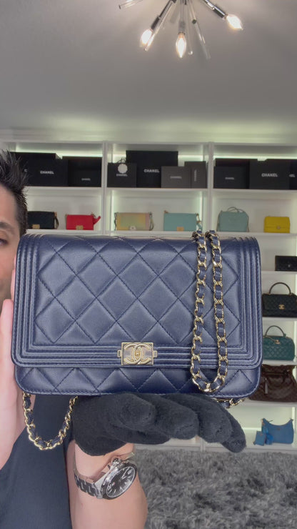 Pre-Owned Chanel Quilted Navy Lambskin Boy Wallet on Chain