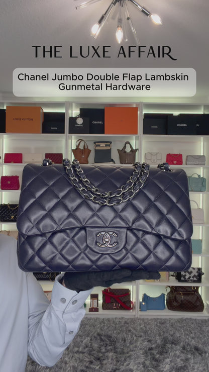 Pre-Owned Chanel Jumbo Double Flap on Quilted Lambskin with Gunmetal Hardware