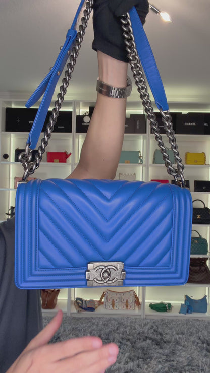 Pre-Owned Chanel Chevron Leather Blue Medium Boy Crossbody Bag