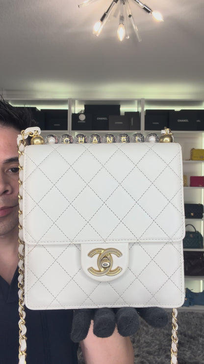 Pre-Owned Chanel Chic Pearl Top Cream/White Small Flap Crossbody Bag