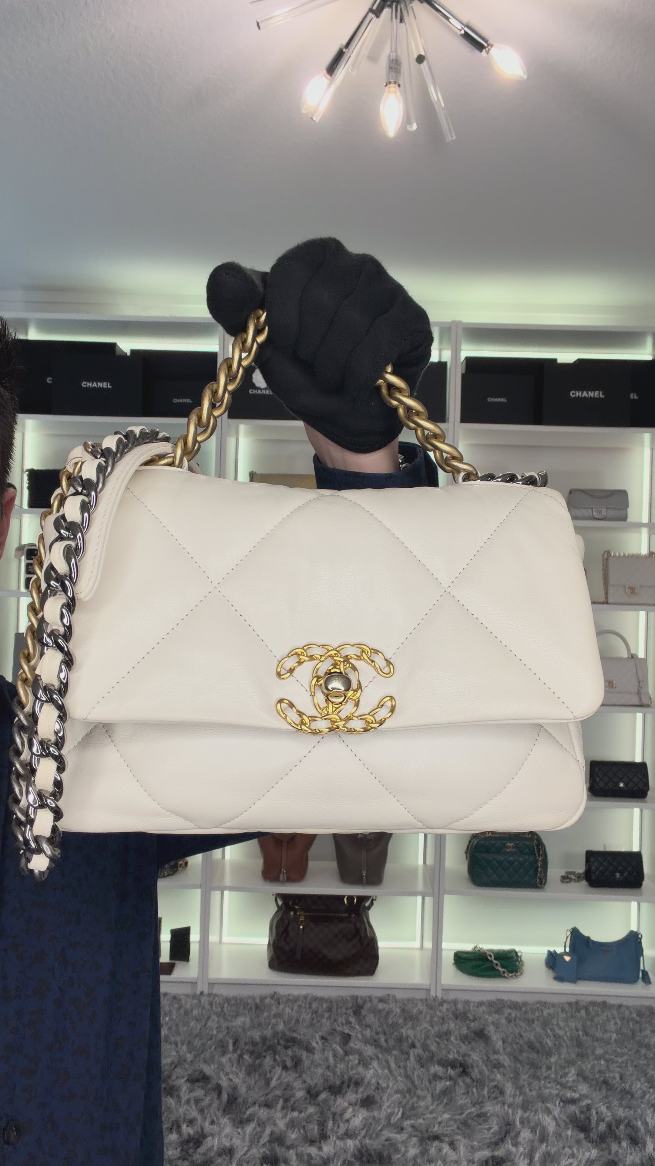 Cream Chanel 19 