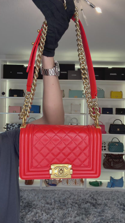 Pre-Owned Chanel Quilted Leather Bright Red Small Boy Crossbody Bag