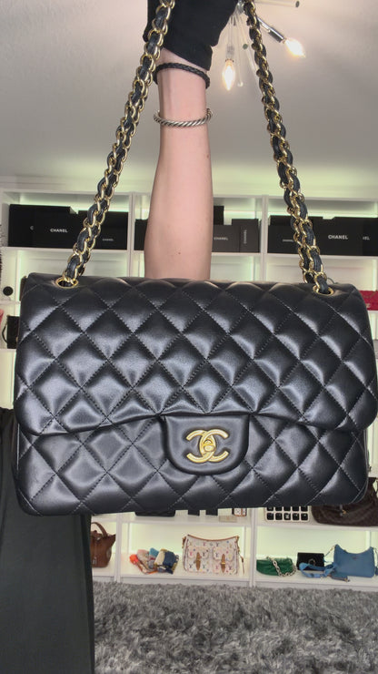 Pre-Owned Chanel Jumbo Double Flap Quilted Black Lambskin with Gold Hardware Bag